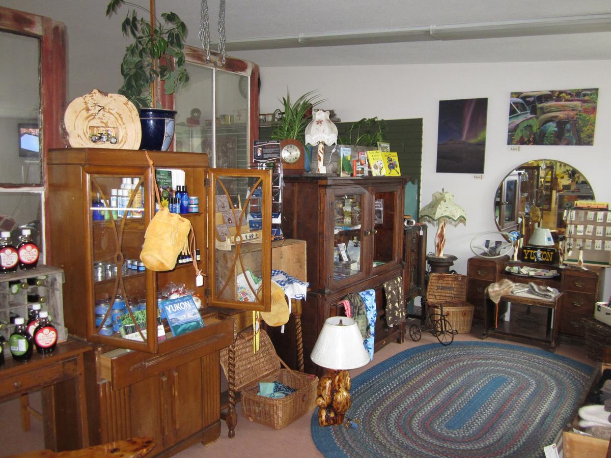 Johnson'S Crossing Lodge Johnsons Crossing Extérieur photo