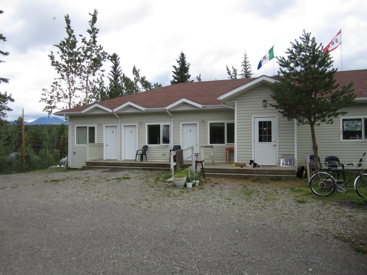 Johnson'S Crossing Lodge Johnsons Crossing Extérieur photo