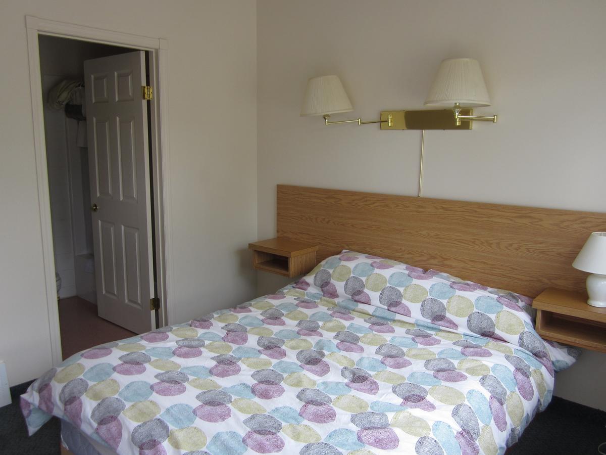 Johnson'S Crossing Lodge Johnsons Crossing Extérieur photo