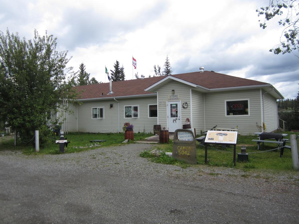 Johnson'S Crossing Lodge Johnsons Crossing Extérieur photo