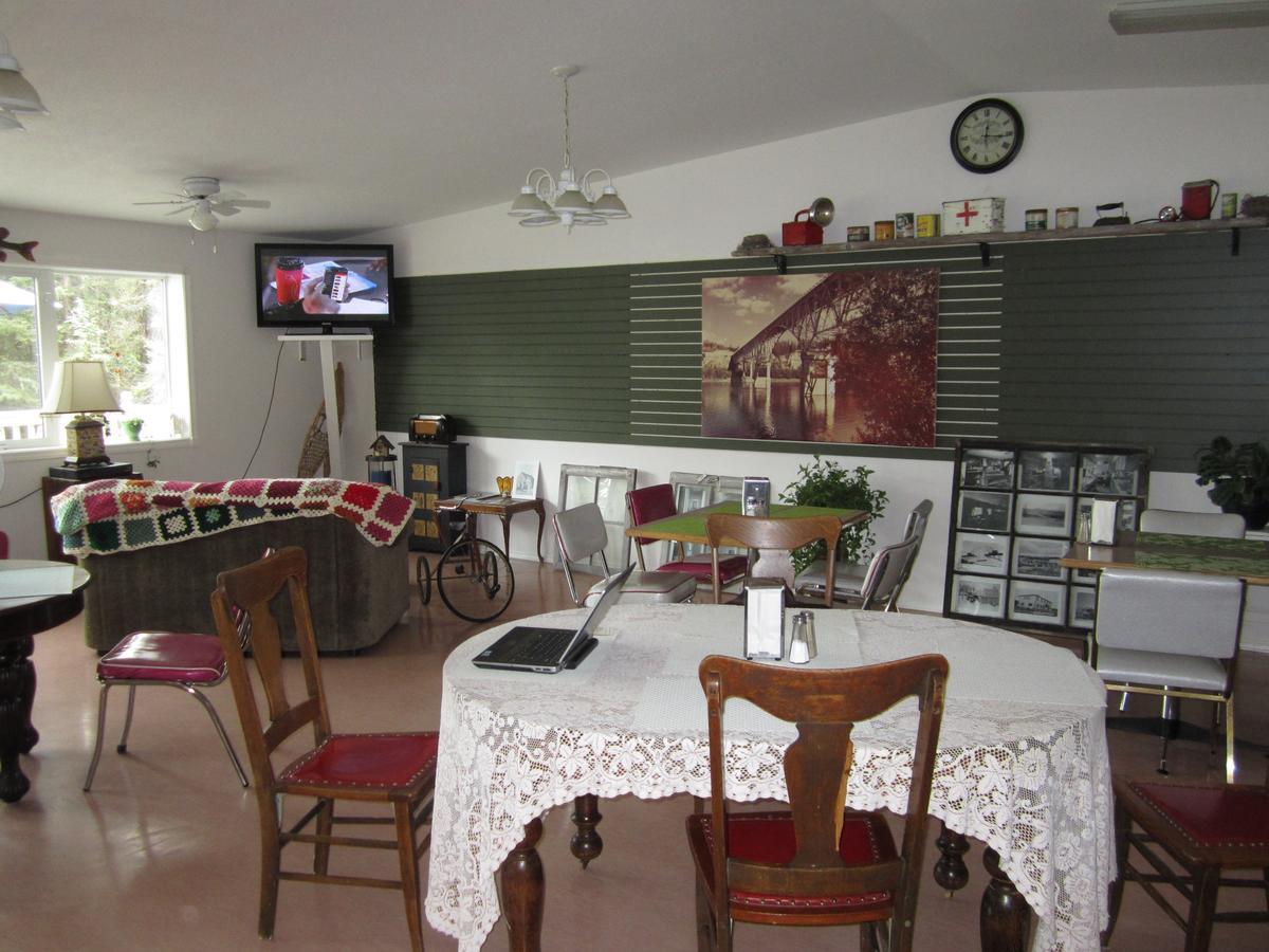 Johnson'S Crossing Lodge Johnsons Crossing Extérieur photo